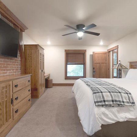 Main Street Inn Vermillion エクステリア 写真